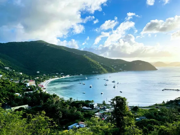 Tortola: Road Town, národní park Mount Sage a pohyb po ostrově bez auta