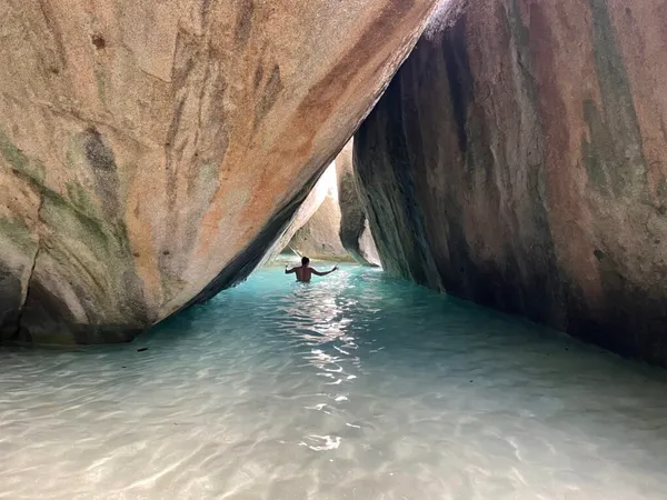 Virgin Gorda a The Baths: trajekt, vstupné a jak se vyhnout výletním lodím