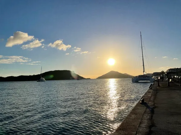 Charlotte Amalie za den: dánské koloniální město a 99 schodů