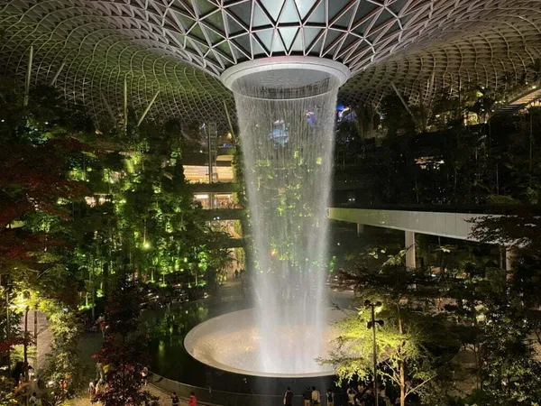 Letiště Changi a Jewel: atrakce, která stojí za čas